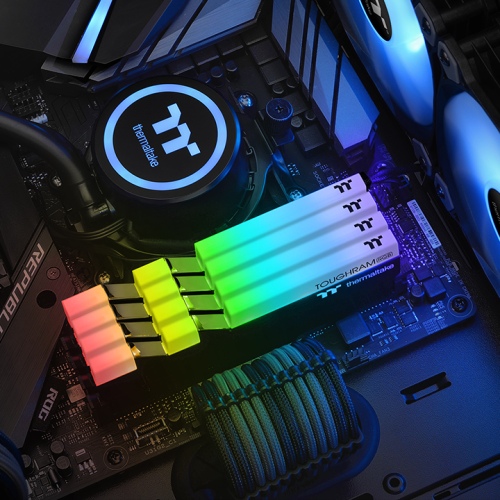 THERMALTAKE  toughram rgb siyah ddr4-3200mhz cl16 16gb (2x8gb) dual bellek kiti